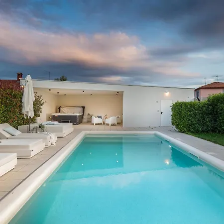 3 Bedroom Amazing In Pula