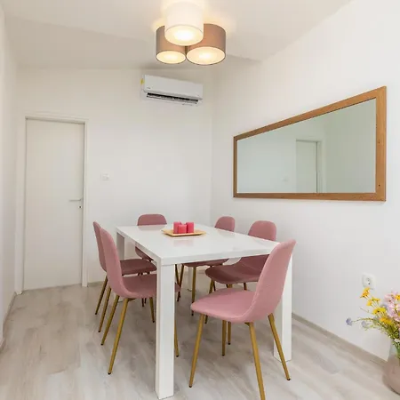 3 Bedroom Amazing In 풀라