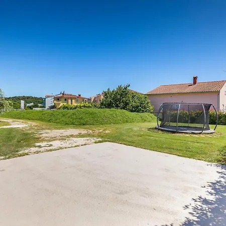 بيت للعطل 3 Bedroom Amazing In *