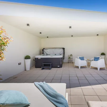 3 Bedroom Amazing In Feriehus Pula